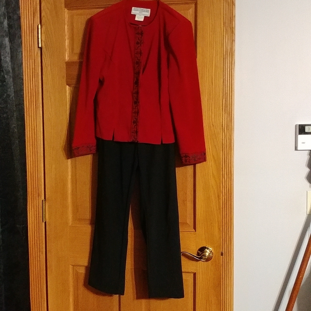 Jessica Howard Women's pant suit